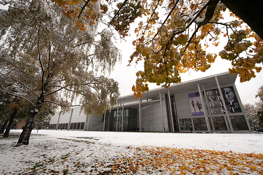 München - Neue Pinakothek - Winter im Oktober 2012